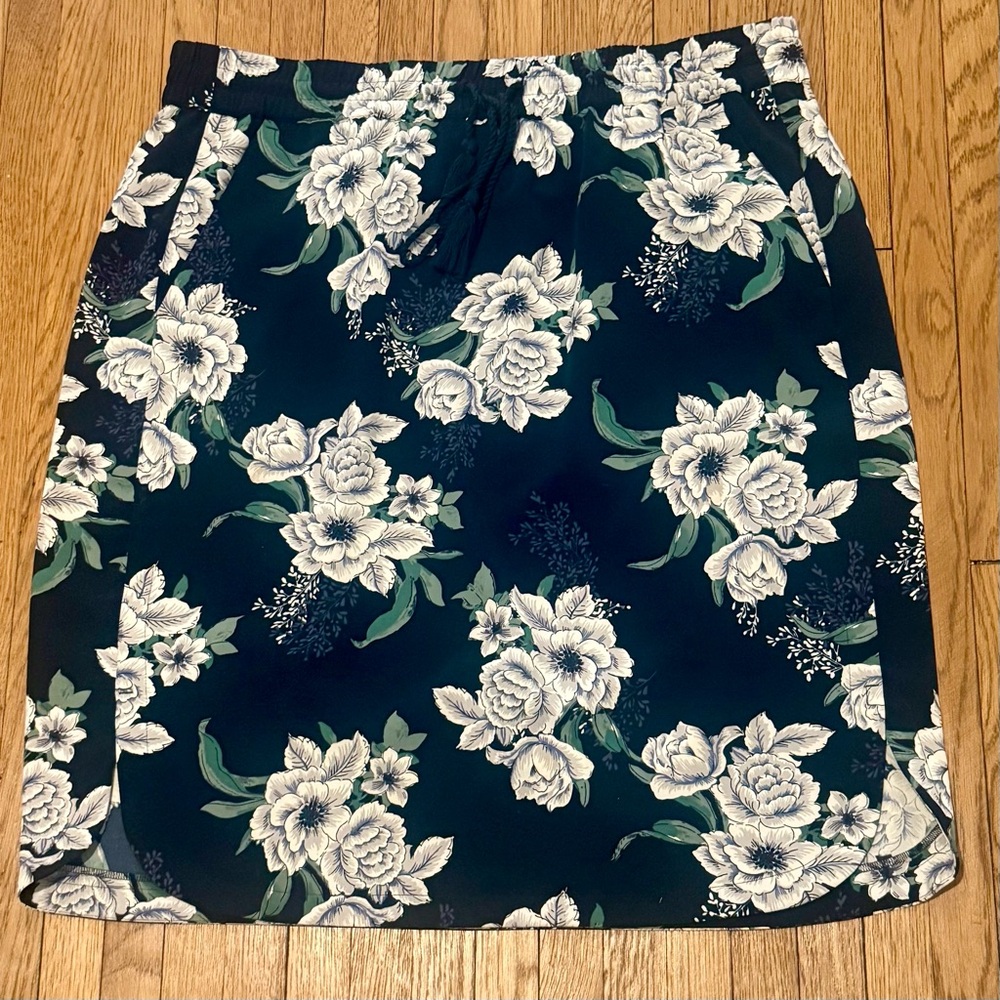 LOFT Navy and White Floral Pencil Skirt